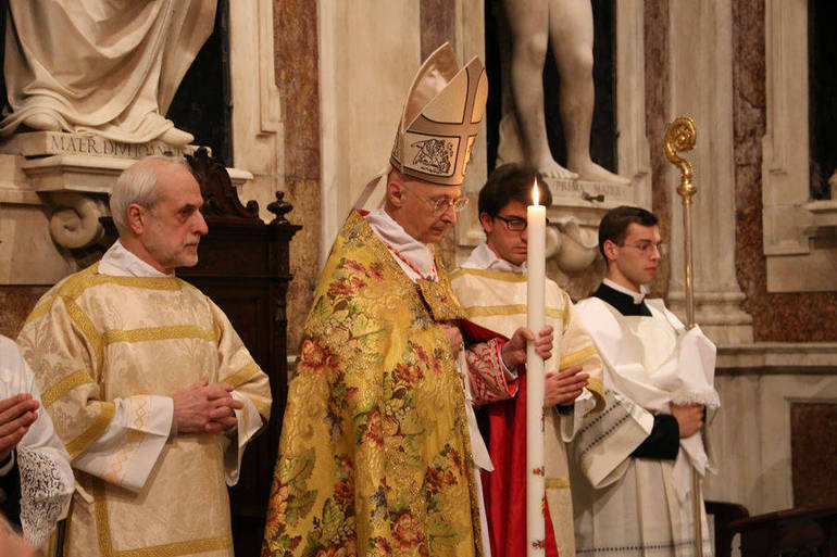 06_l'Arcivescovo presiede il rito della Candelora