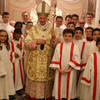 20_l'Arcivescovo con i chierichetti in Sacristia