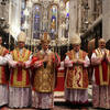 28_i neo presbiteri con l'Arcivescovo, i Vescovi Anselmi e Canessa, il Vicario Generale e il Rettore del Seminario