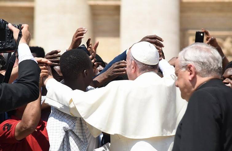 Giornata migranti. Il Papa: "Nessun cuore sia chiuso all'accoglienza"