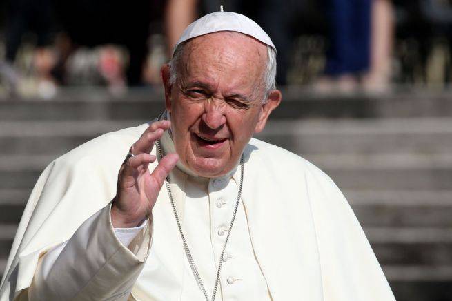 Il Papa all'Udienza Generale: "Cristiani autentici se ci si dona agli altri"
