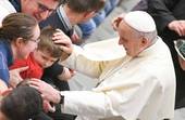 Il Papa all'Udienza generale: "Gesù non vuole ipocrisia"