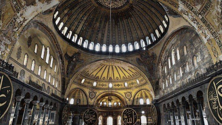 La basilica di Santa Sofia torna moschea: il dolore e il rammarico di Papa Francesco