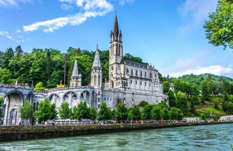 Lourdes: primato alla spiritualità