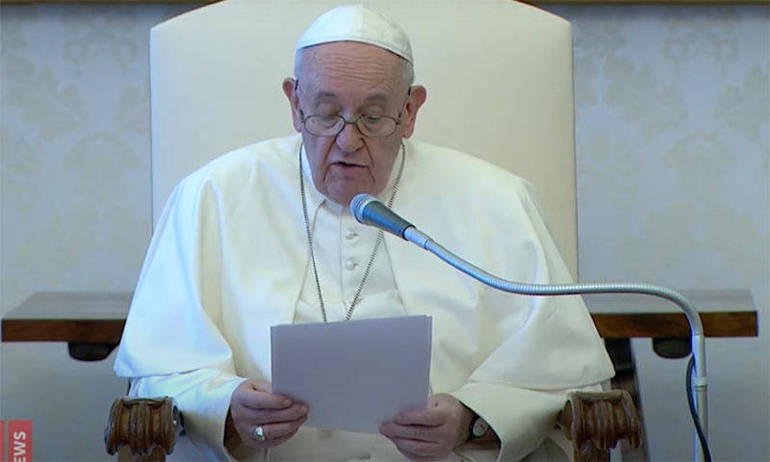 Papa Francesco all'udienza generale: no al razzismo e stop alla violenza