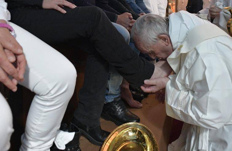 Papa Francesco fra i detenuti per la celebrazione in Coena Domini