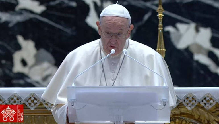 Papa Francesco: «L’annuncio di Pasqua aiuti a vincere la mentalità della guerra»