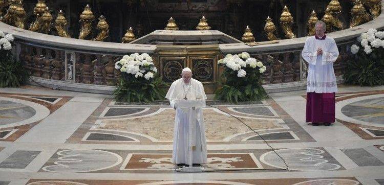 Papa Francesco - Messaggio Urbi et Orbi: no agli egoismi e sì alla solidarietà
