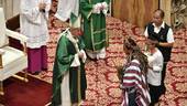 Papa Francesco nella Messa di chiusura del Sinodo: “Saper ascoltare il grido dei poveri”