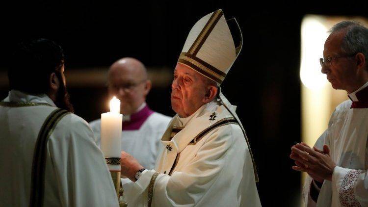 Papa Francesco nella Veglia Pasquale: "Stanotte conquistiamo il diritto alla speranza"