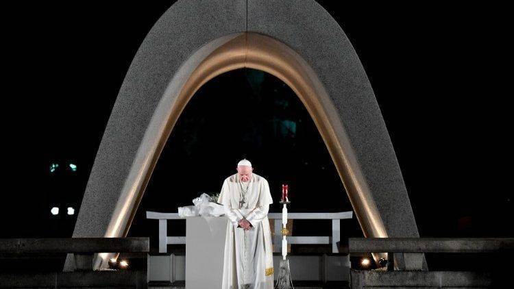 Viaggio in Oriente: da Papa Francesco il no all'uso delle armi nucleari