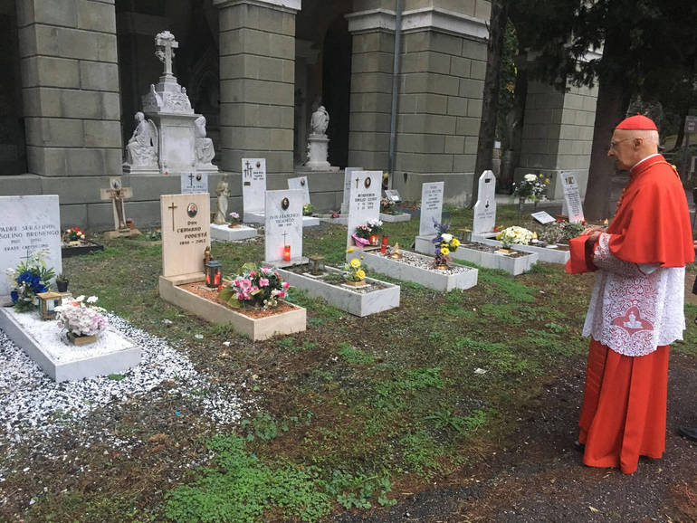 Commemorazione dei defunti. L'Arcivescovo: "Accanto alle tombe sentiamo che la morte non è la fine di tutto"
