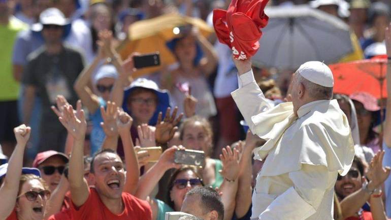 Il Papa ai giovani in Piazza S. Pietro: "Siate protagonisti del bene"
