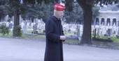 L'Arcivescovo in preghiera nel Cimitero di Staglieno