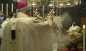 L'Arcivescovo nella S. Messa di Natale: «Gesù nasce perchè il mondo abbia una vita piena»