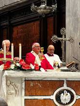 S. Messa per la solennità di San Lorenzo. L’Arcivescovo: «Nel giorno del patrono dei Diaconi permanenti, grazie a chi si dedica a questo servizi...