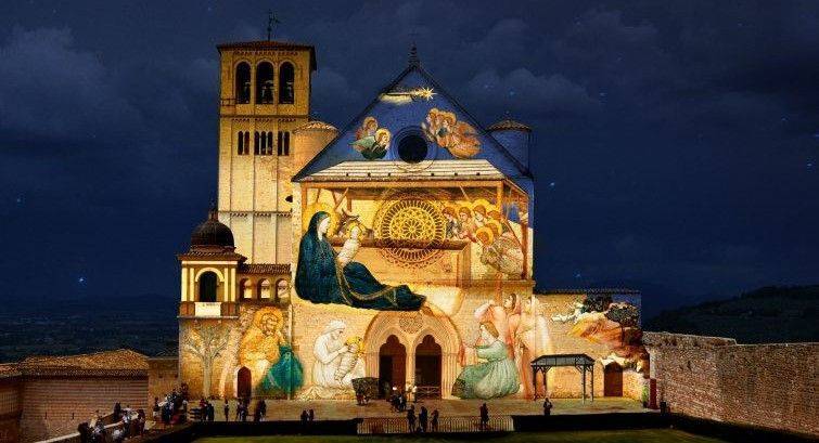 Ad Assisi la magia degli affreschi di Giotto proiettati sulla facciata della Basilica di San Francesco