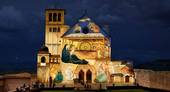 Ad Assisi la magia degli affreschi di Giotto proiettati sulla facciata della Basilica di San Francesco