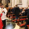 15_1l'Arcivescovo saluta i pellegrini
