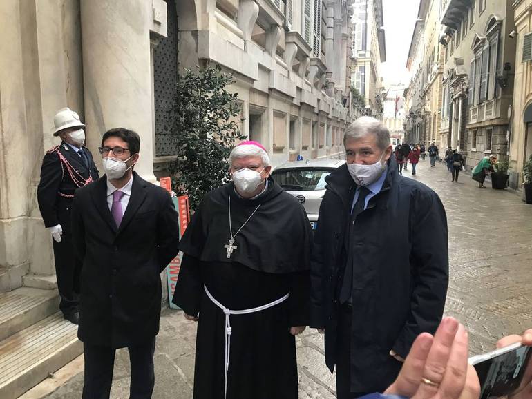 L'Arcivescovo in visita a Palazzo Tursi e alla Città Metropolitana: «Lavoriamo insieme per il bene comune»
