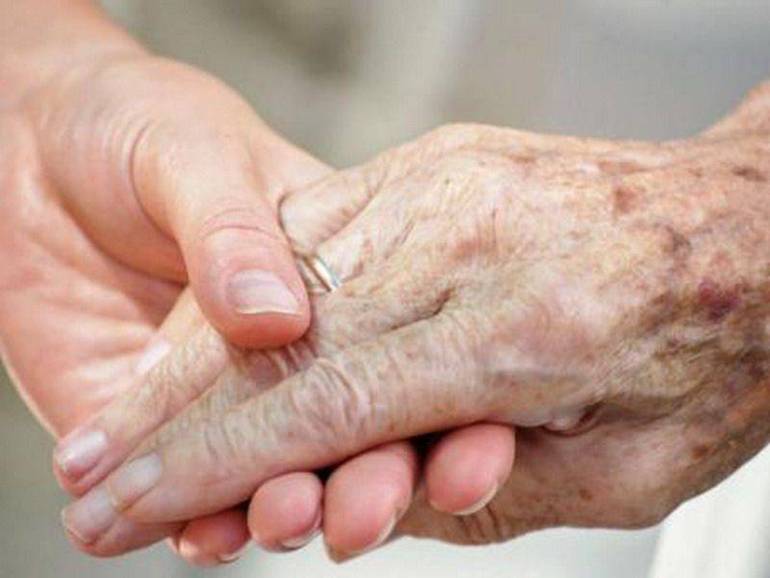 Emergenza sanitaria: proteggere la vita degli anziani